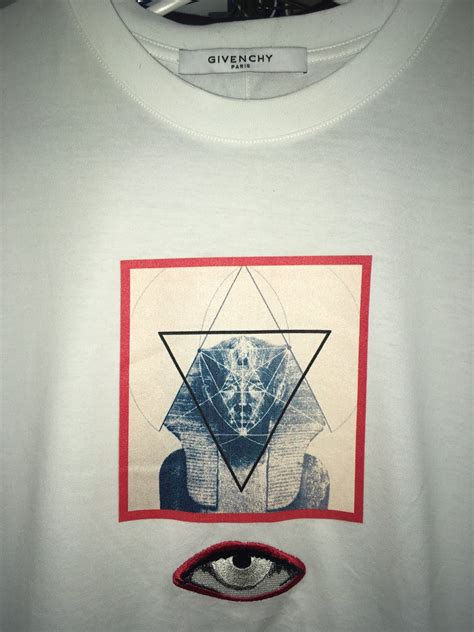 sphinx graphic & eye appliqué t-shirt givenchy|great sphinx original appearance.